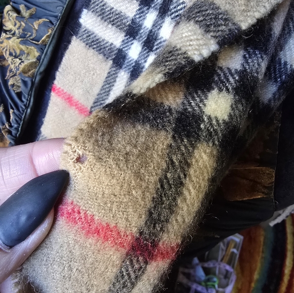 Burberry Beige and Red Checkered Cashmere Scarf - Picture 7 of 8